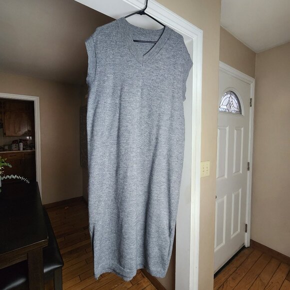 V-neck Relaxed Fit Knit Dress - Picture 2 of 4